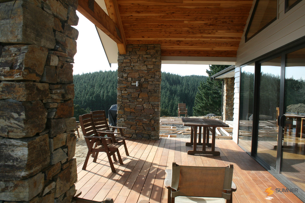 Mountain style deck photo in Auckland with a roof extension
