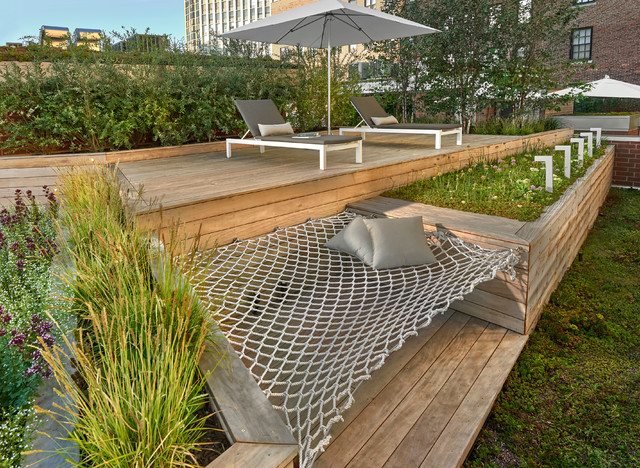 Sun Deck with Built-in Hammock - Contemporary - Deck - Chicago - by dSPACE  Studio Ltd, AIA | Houzz