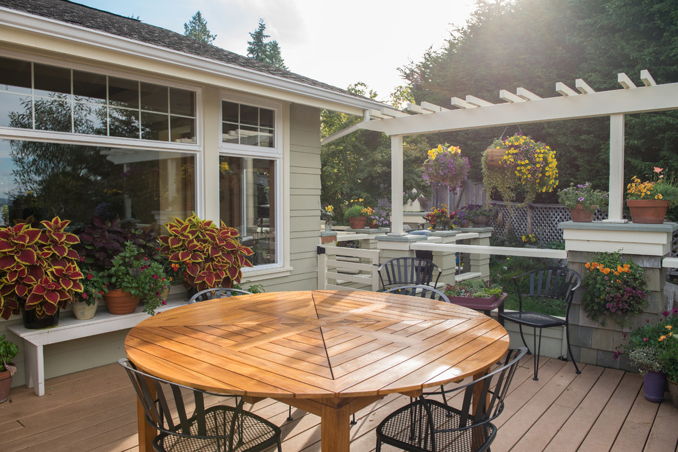 Example of a mid-sized arts and crafts deck design in Seattle
