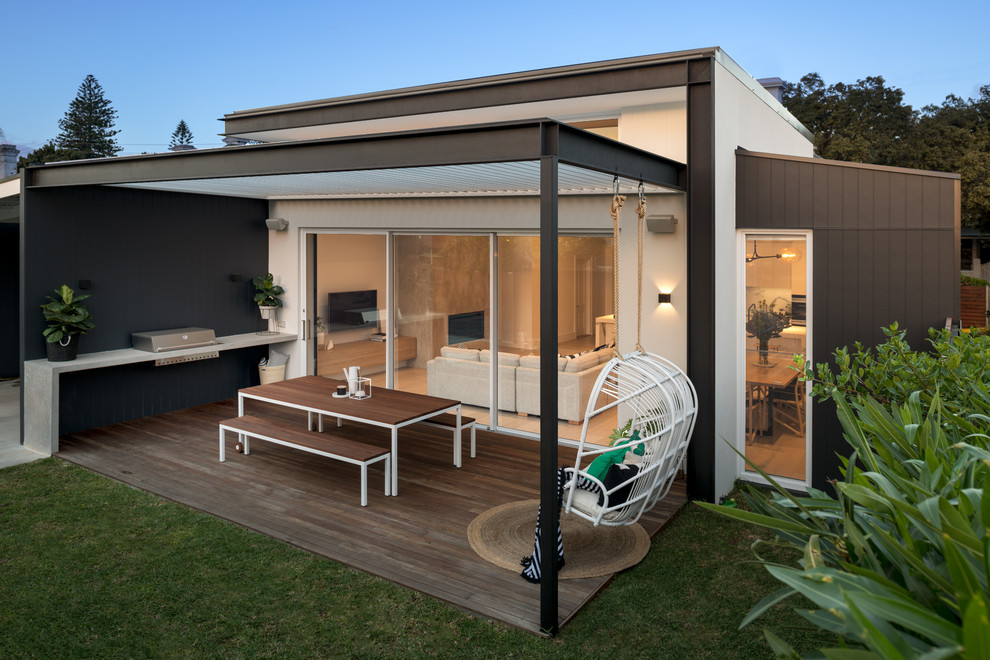 Mittelgroße Moderne Terrasse hinter dem Haus mit Outdoor-Küche in Adelaide