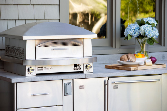 10 Party-Ready Specialty Outdoor Kitchen Features