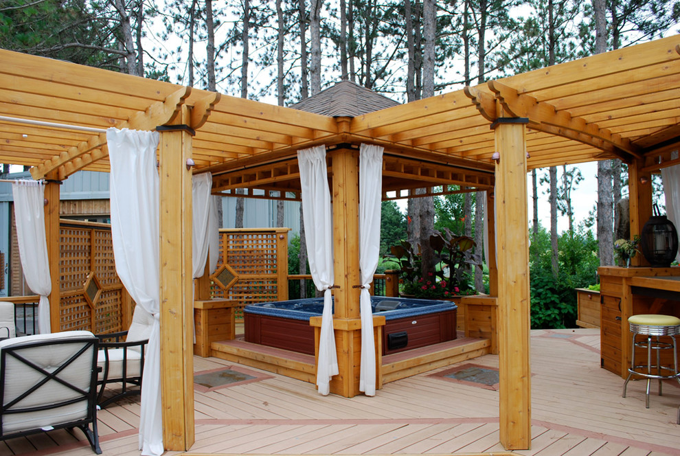 Elegant deck photo in Toronto