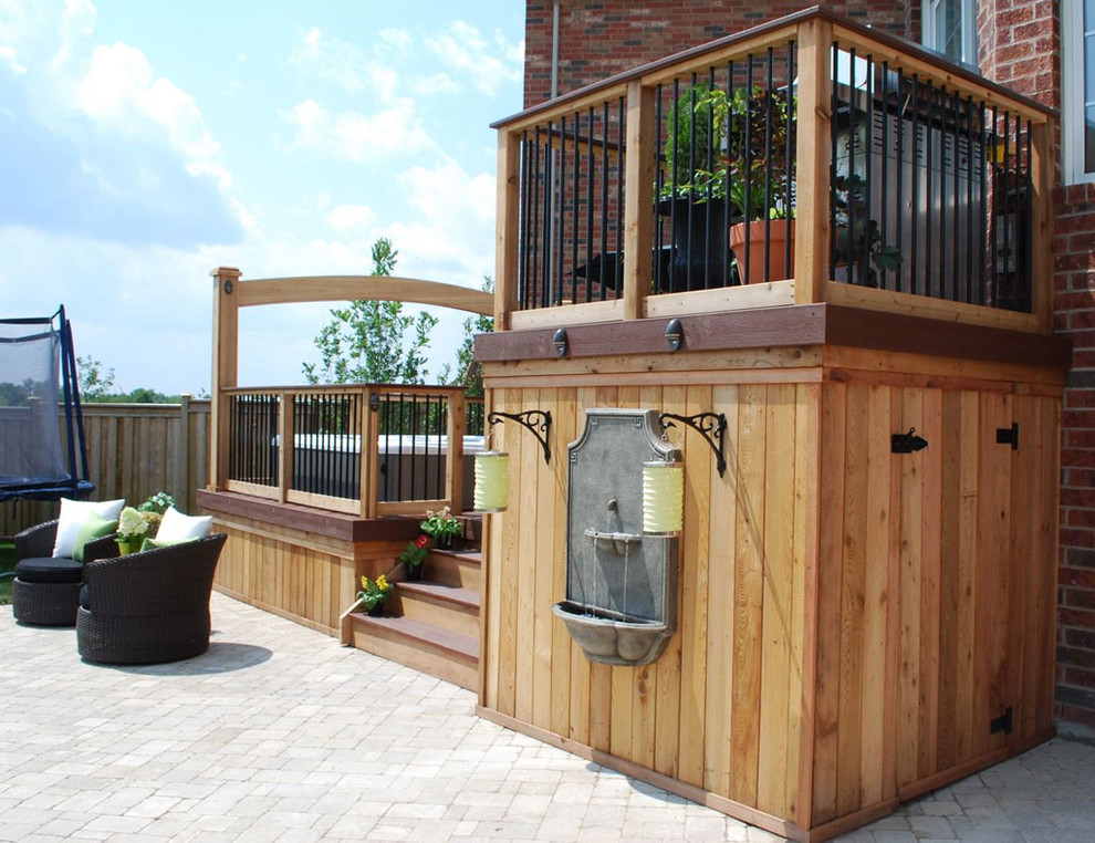Inspiration for a timeless deck remodel in Toronto