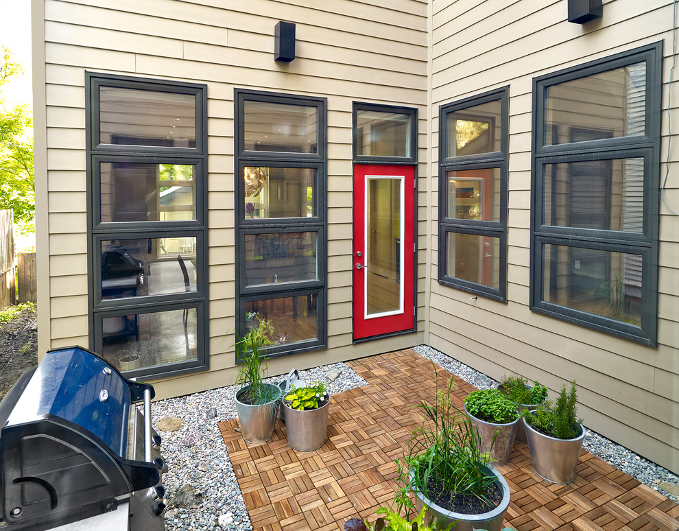 The Outlook Contemporary Deck Edmonton by Effect Home Builders