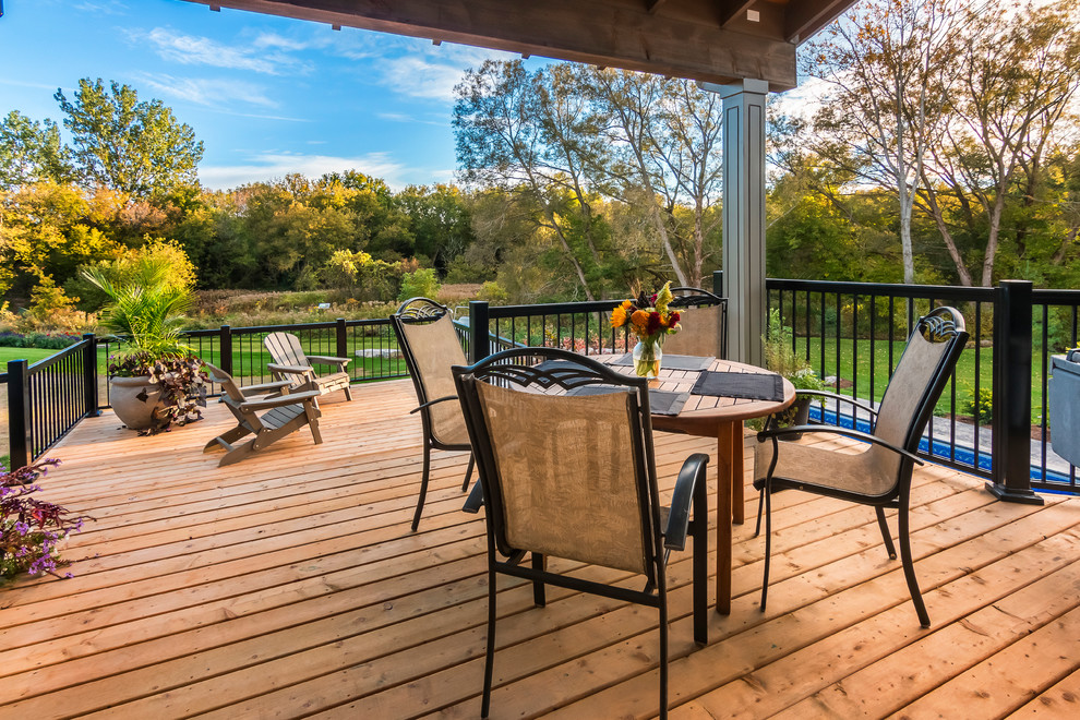 The Twisted Willow Traditional Deck Toronto by Gordon Tobey