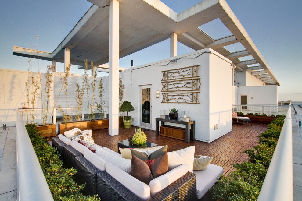 Diseño de terraza contemporánea con pérgola