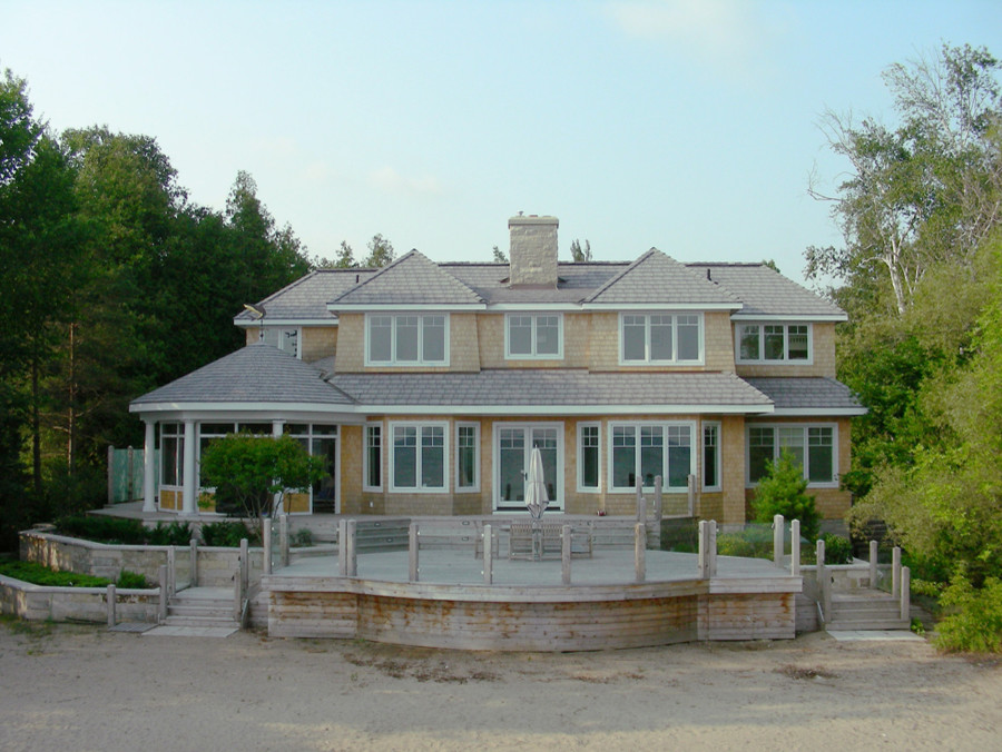 Thornbury Waterfront Traditional Deck Toronto by Owen Landscape