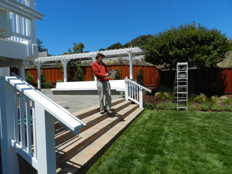 TIBURON PROJECT Traditional Deck San Francisco by BLUEWAGON