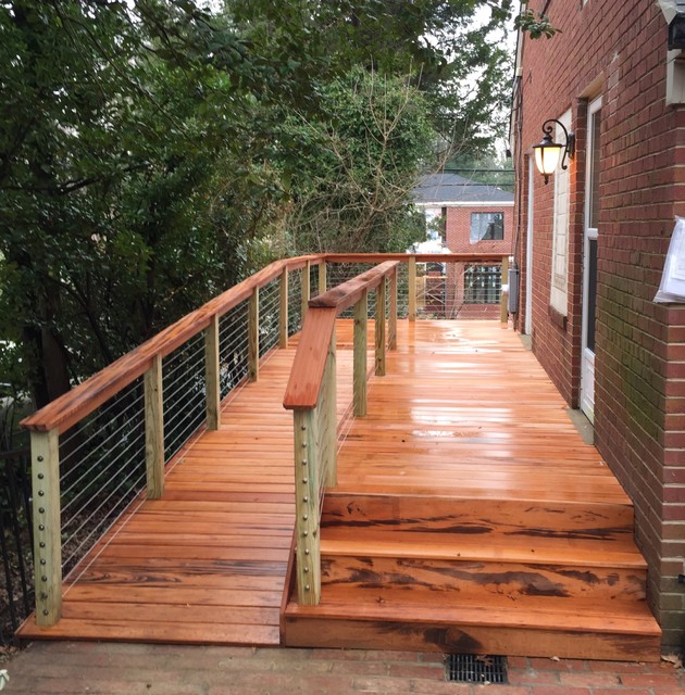 Tigerwood Ramp with Cable Railing - Klassisch - Terrasse - Washington ...
