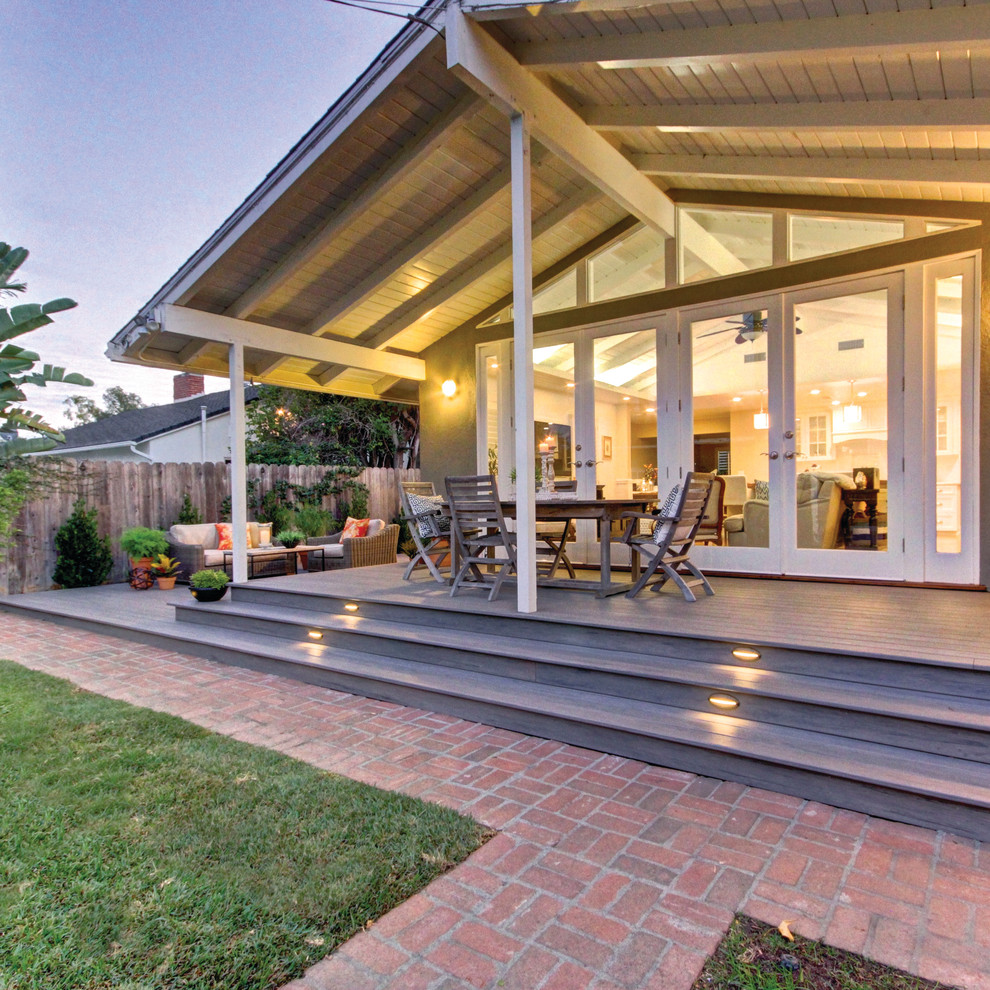 Example of a mid-sized transitional backyard deck design in Chicago with a roof extension