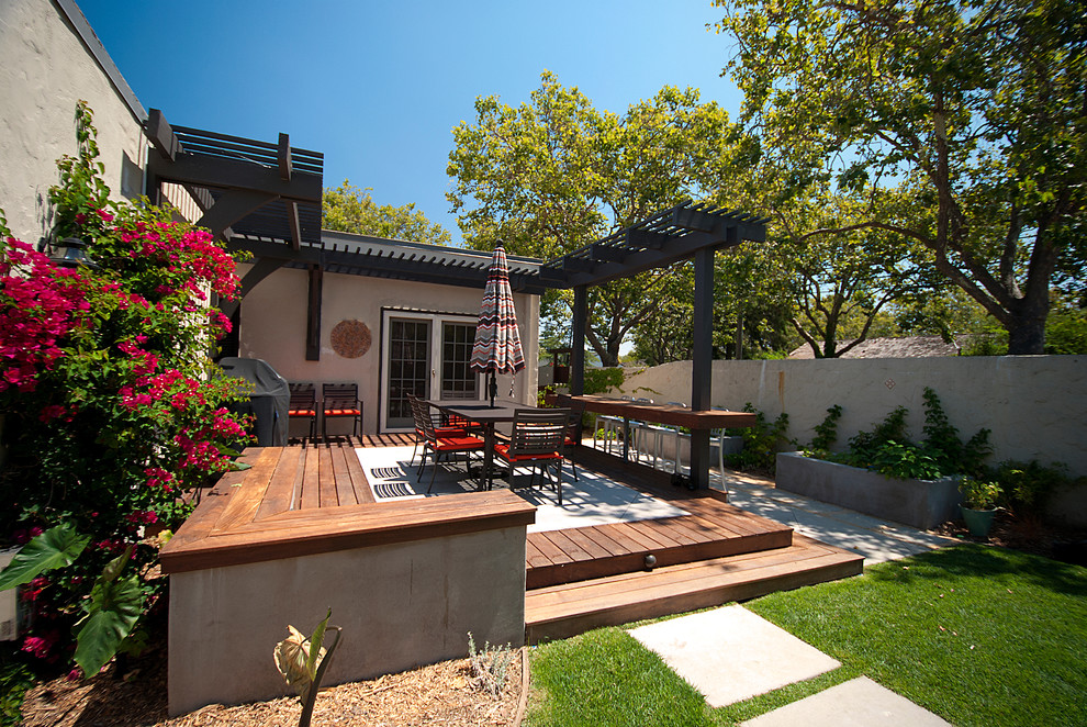 Example of a mid-sized trendy side yard deck design in San Francisco with a pergola