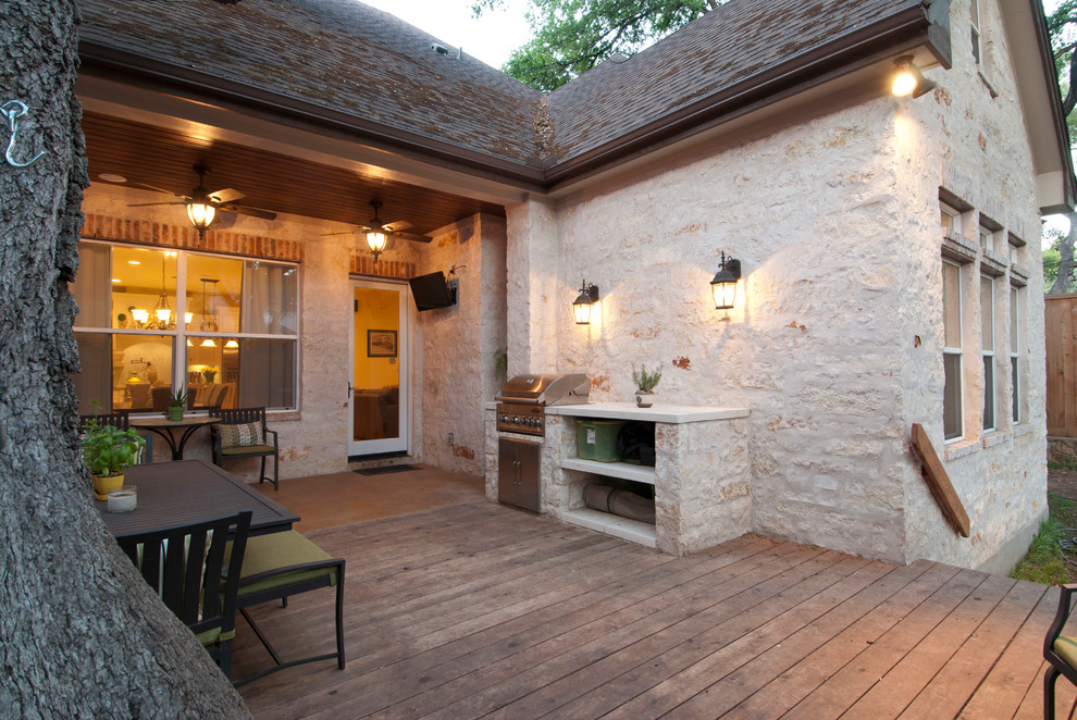 Klassische Terrasse mit Beleuchtung in Austin