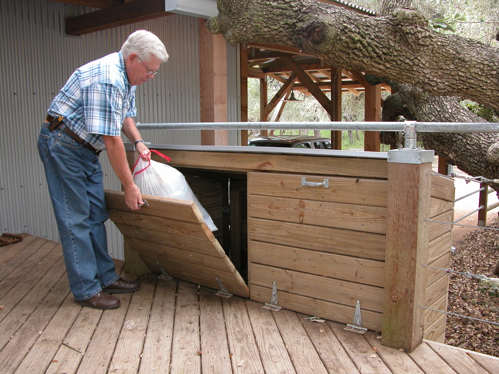 Example of an urban deck design in Austin