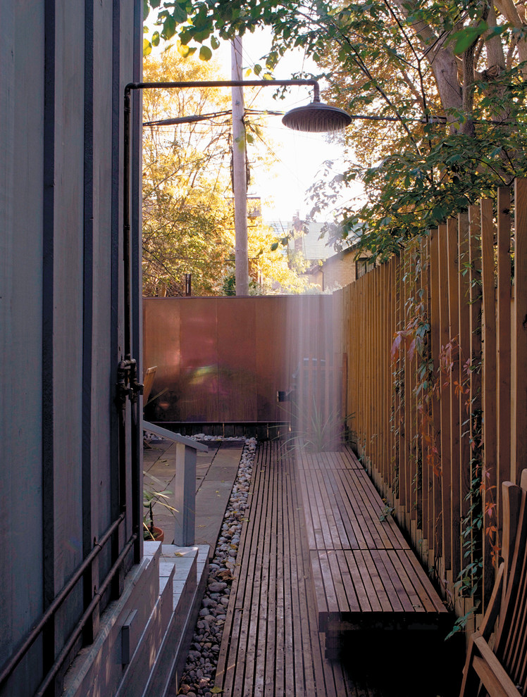 Источник вдохновения для домашнего уюта: терраса на боковом дворе в современном стиле без защиты от солнца