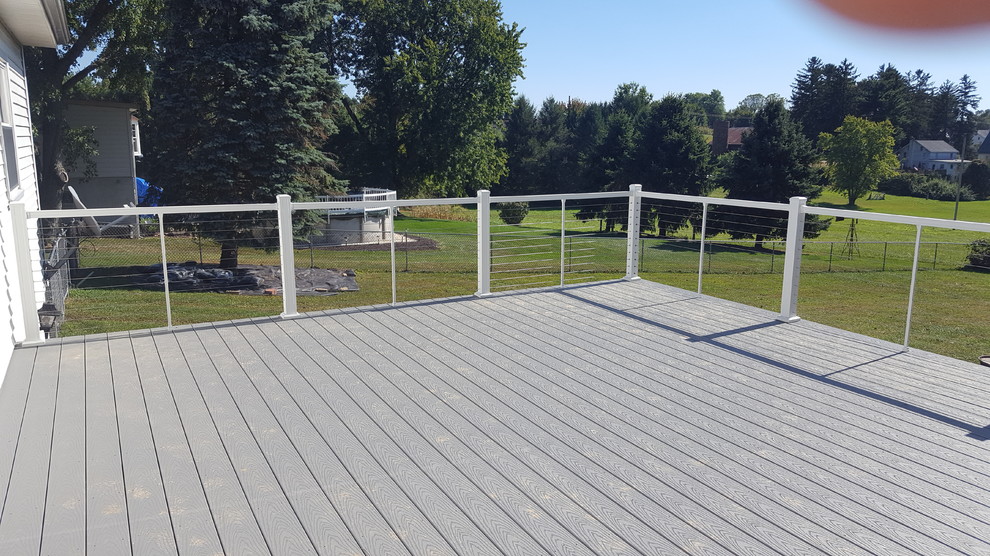 Trex Deck with Stainless Steel Cable Railing Modern Terrace Other