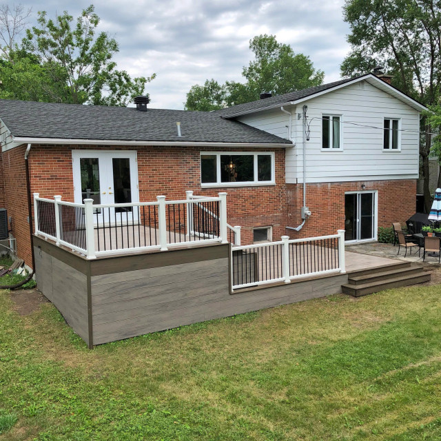 Trex Enhance Naturals Deck with Trex Composite Railings Moderno