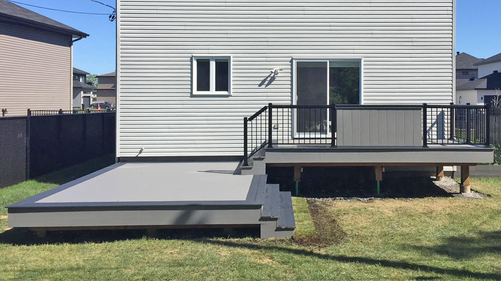 Mittelgroße Moderne Terrasse hinter dem Haus in Montreal