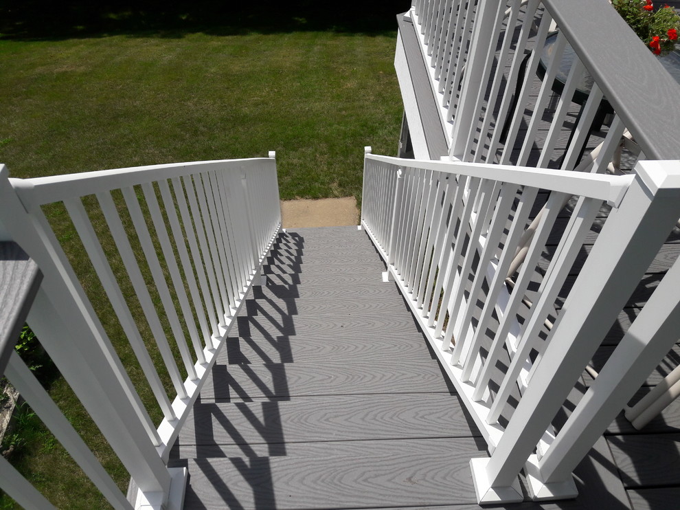 Trex Select Pebble Grey deck with Westbury White Aluminum rail in