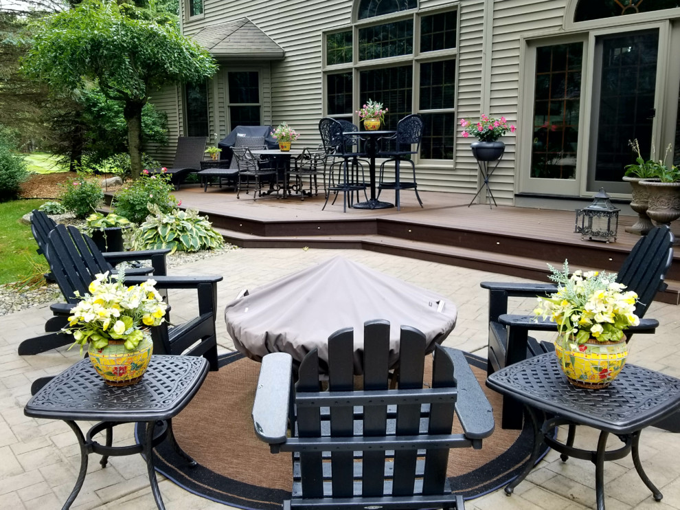 Tuttle Deck - Modern - Deck - Grand Rapids - by Custom Design Group
