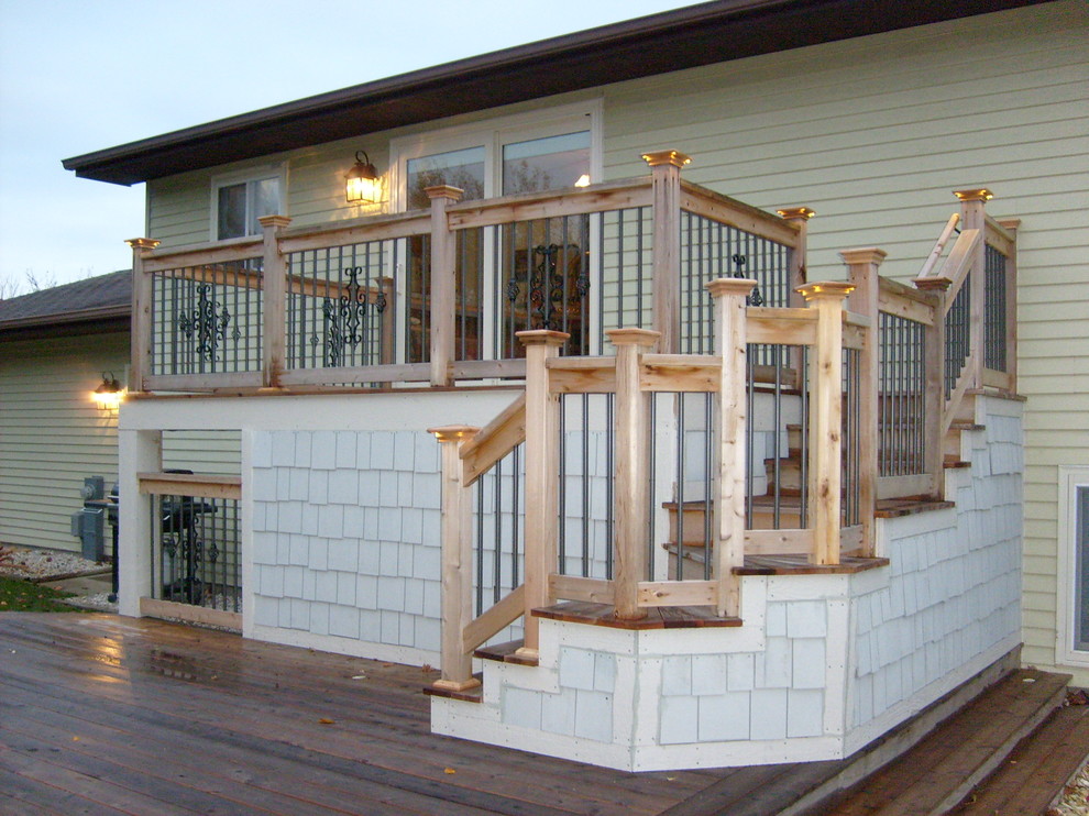 Modelo de terraza marinera de tamaño medio sin cubierta en patio trasero