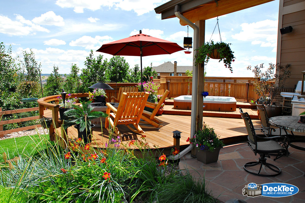 Example of a minimalist backyard patio design in Denver