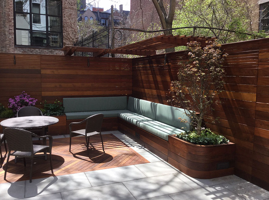 Mittelgroße Moderne Terrasse mit Outdoor-Küche in New York