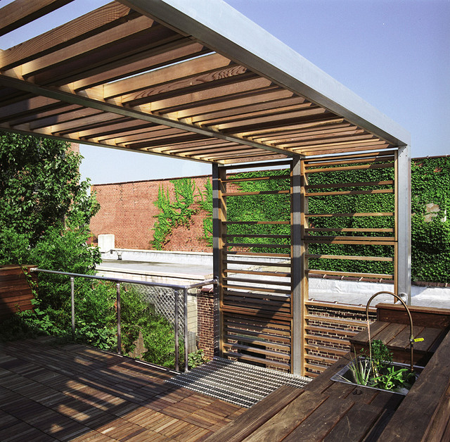 Urban trellis & roof deck - Modern - Deck - New York - by Matter of  Architecture | Houzz