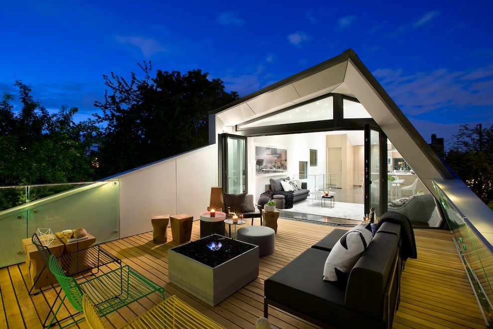 Свежая идея для дизайна: терраса среднего размера на крыше в современном стиле без защиты от солнца - отличное фото интерьера