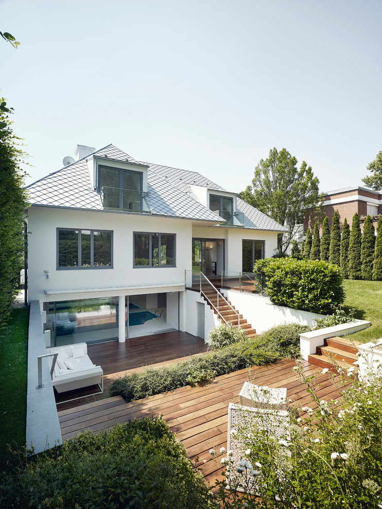 Immagine di una terrazza minimalista di medie dimensioni e dietro casa con nessuna copertura