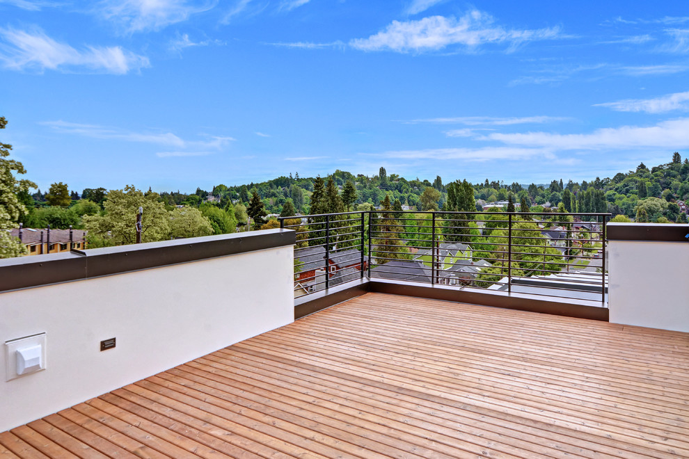 This is an example of a contemporary roof terrace in Seattle.