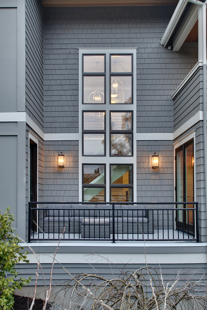 This is an example of a classic side terrace in Seattle with a roof extension.