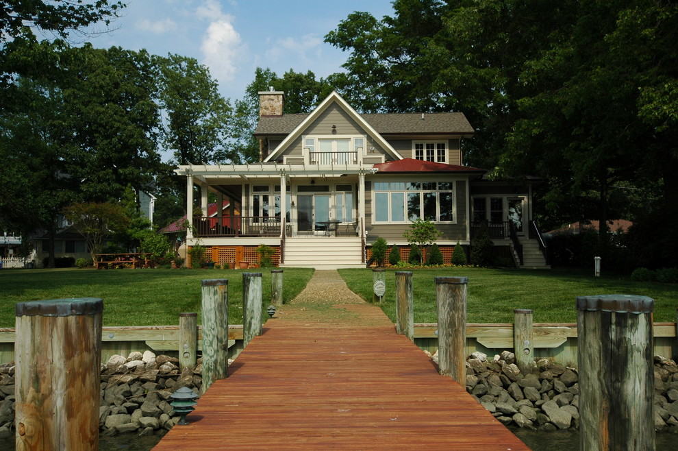 Foto di una terrazza boho chic di medie dimensioni e dietro casa con un pontile e una pergola