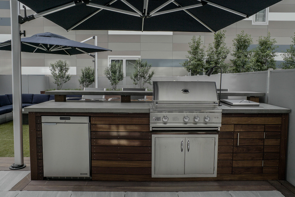 Example of a mid-sized trendy rooftop outdoor kitchen deck design in Chicago with an awning