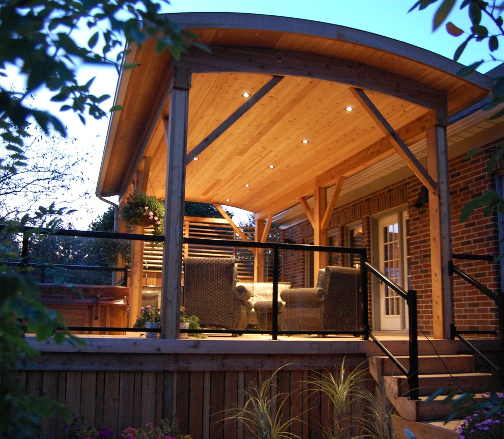 West Montrose Traditional Deck Toronto by Earthscape