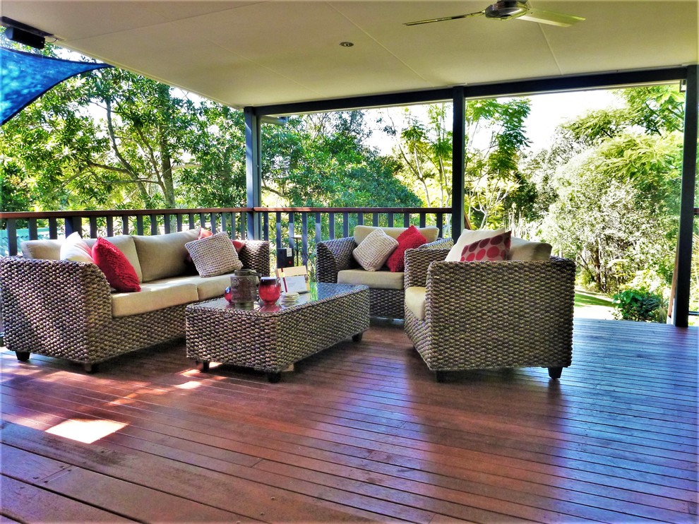 Mittelgroße, Überdachte Klassische Terrasse hinter dem Haus mit Outdoor-Küche in Brisbane