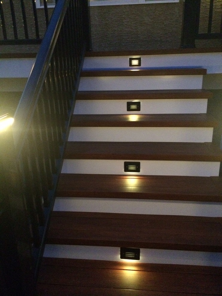 フィラデルフィアにある広いモダンスタイルのおしゃれな階段の写真