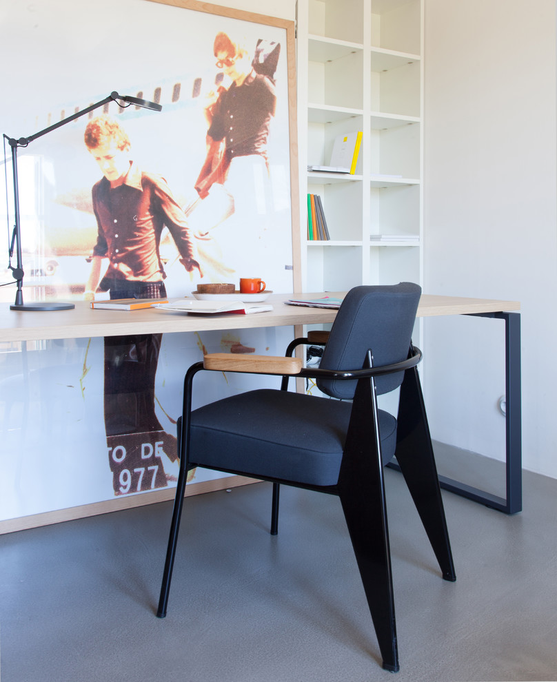 Inspiration for a contemporary home office remodel in Barcelona
