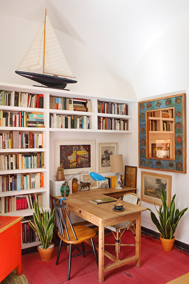 Photo of a small mediterranean study in Madrid with white walls, no fireplace and a freestanding desk.