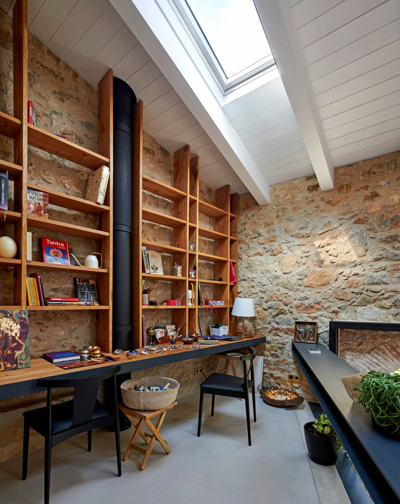 バルセロナにあるコンテンポラリースタイルのおしゃれなホームオフィス・書斎の写真
