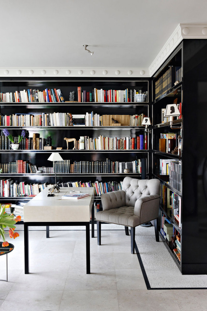 This is an example of a contemporary home office in Madrid.