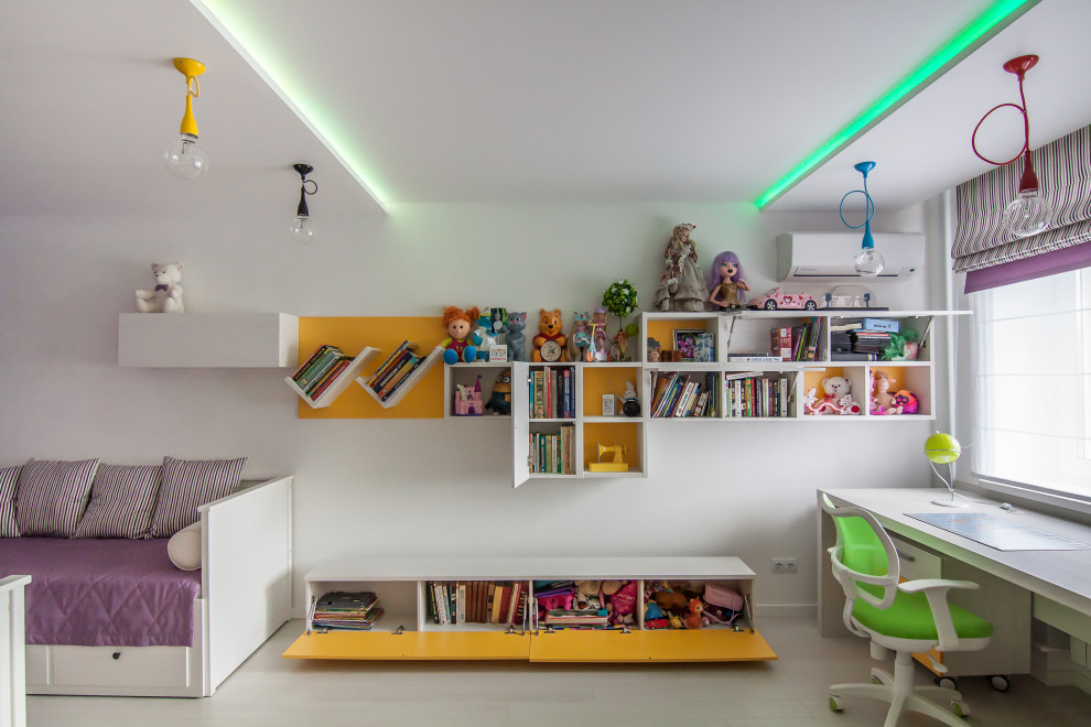 Imagen de dormitorio infantil contemporáneo con paredes blancas