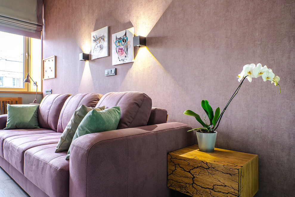 Aménagement d'une chambre de fille contemporaine de taille moyenne avec un mur rose, sol en stratifié et un sol gris.