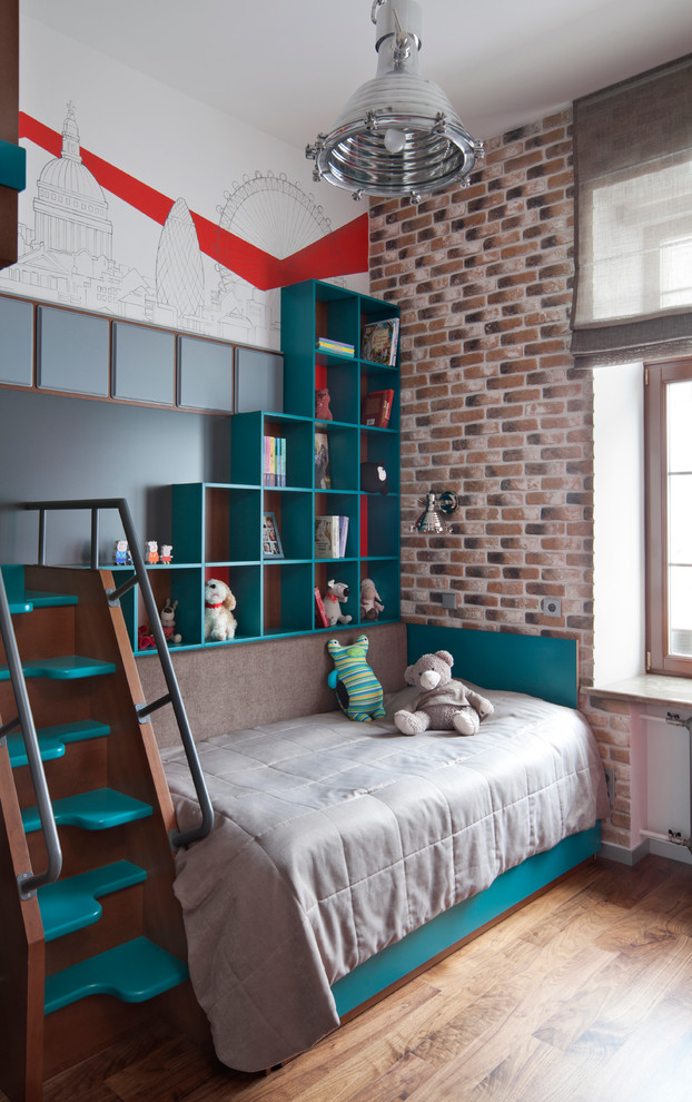 Foto de dormitorio infantil de 4 a 10 años actual con suelo de madera en tonos medios y paredes multicolor