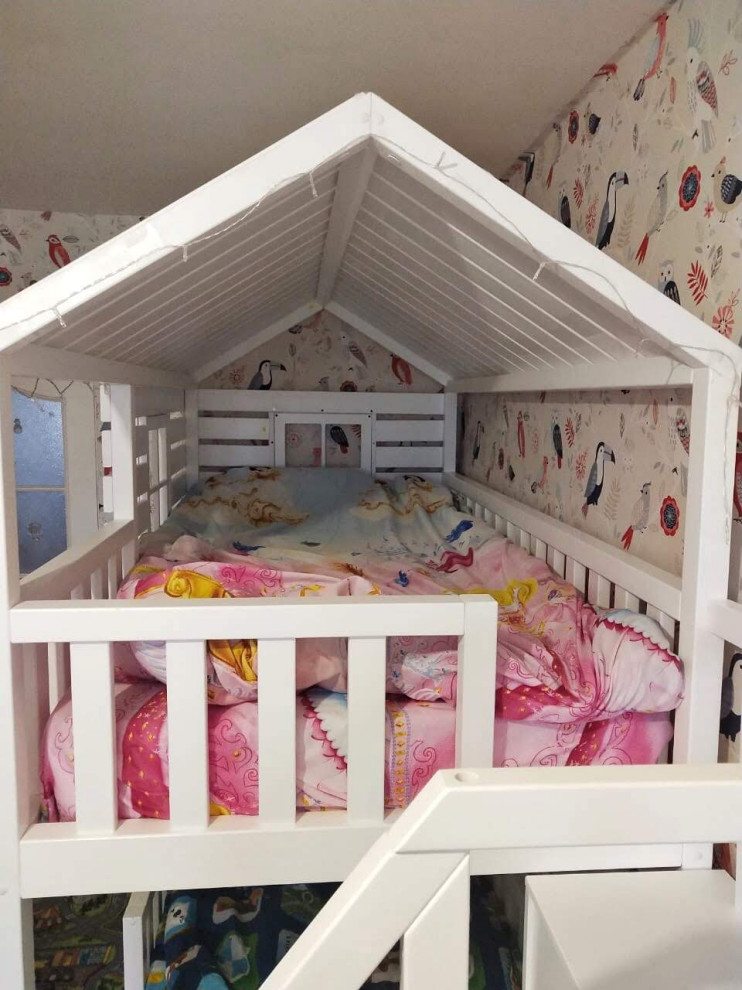 Пример оригинального дизайна: детская среднего размера в современном стиле с спальным местом для ребенка от 4 до 10 лет
