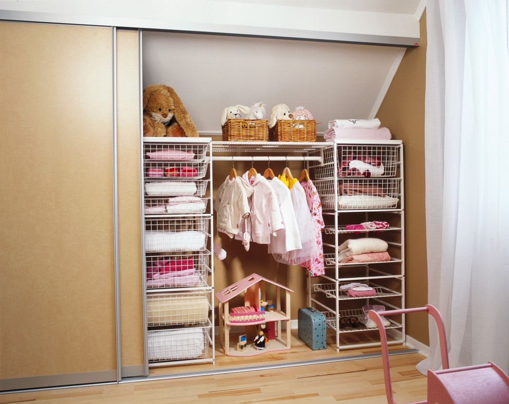 Modelo de dormitorio infantil nórdico de tamaño medio