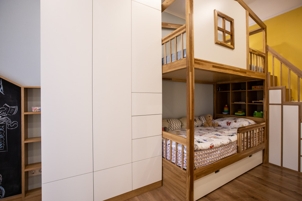 Photo of a contemporary kids' bedroom in Moscow.