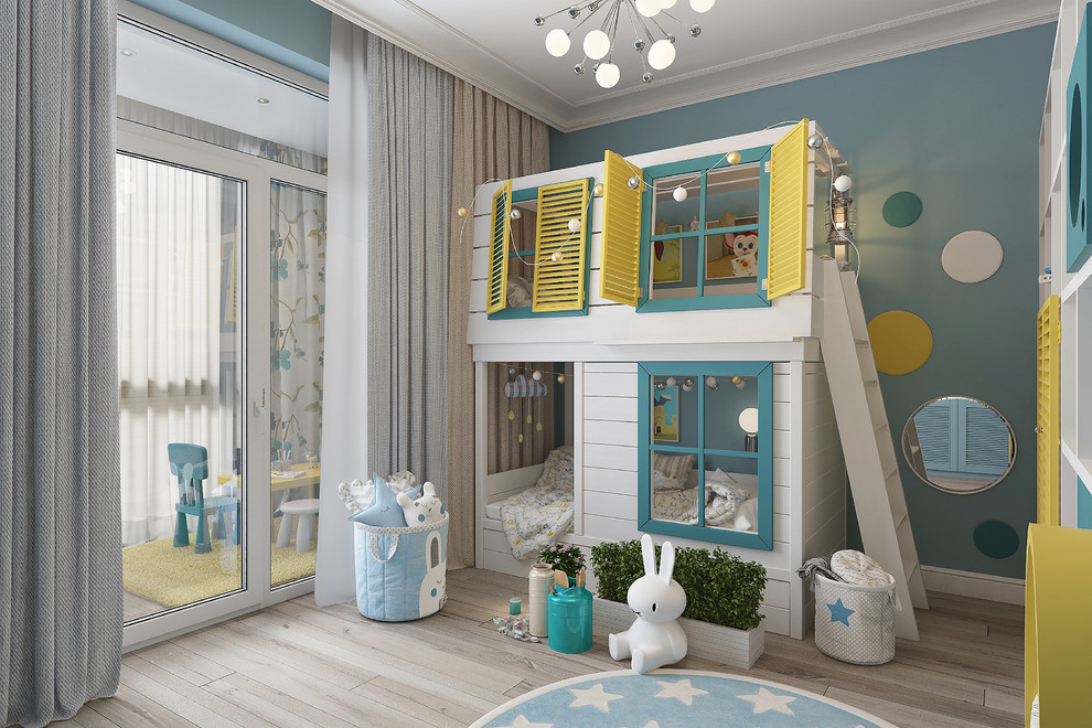 Inspiration pour une chambre d'enfant de 4 à 10 ans design de taille moyenne avec un mur bleu, parquet clair et un sol beige.