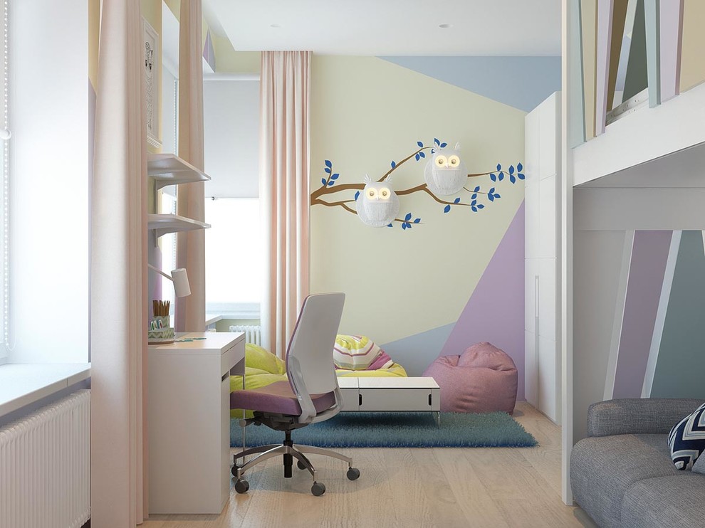 Ispirazione per una cameretta per bambini da 4 a 10 anni design di medie dimensioni con parquet chiaro e pavimento beige