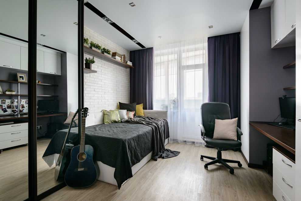 Photo of a large contemporary teen’s room for boys in Novosibirsk with white walls, vinyl flooring and beige floors.