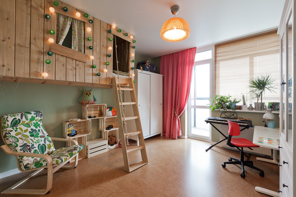 Modern inredning av ett litet flickrum för 4-10-åringar och kombinerat med lekrum, med gröna väggar och korkgolv